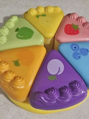 Leap frog Musical Rainbow Tea Party  Replacement Pie Cake Slices with plate